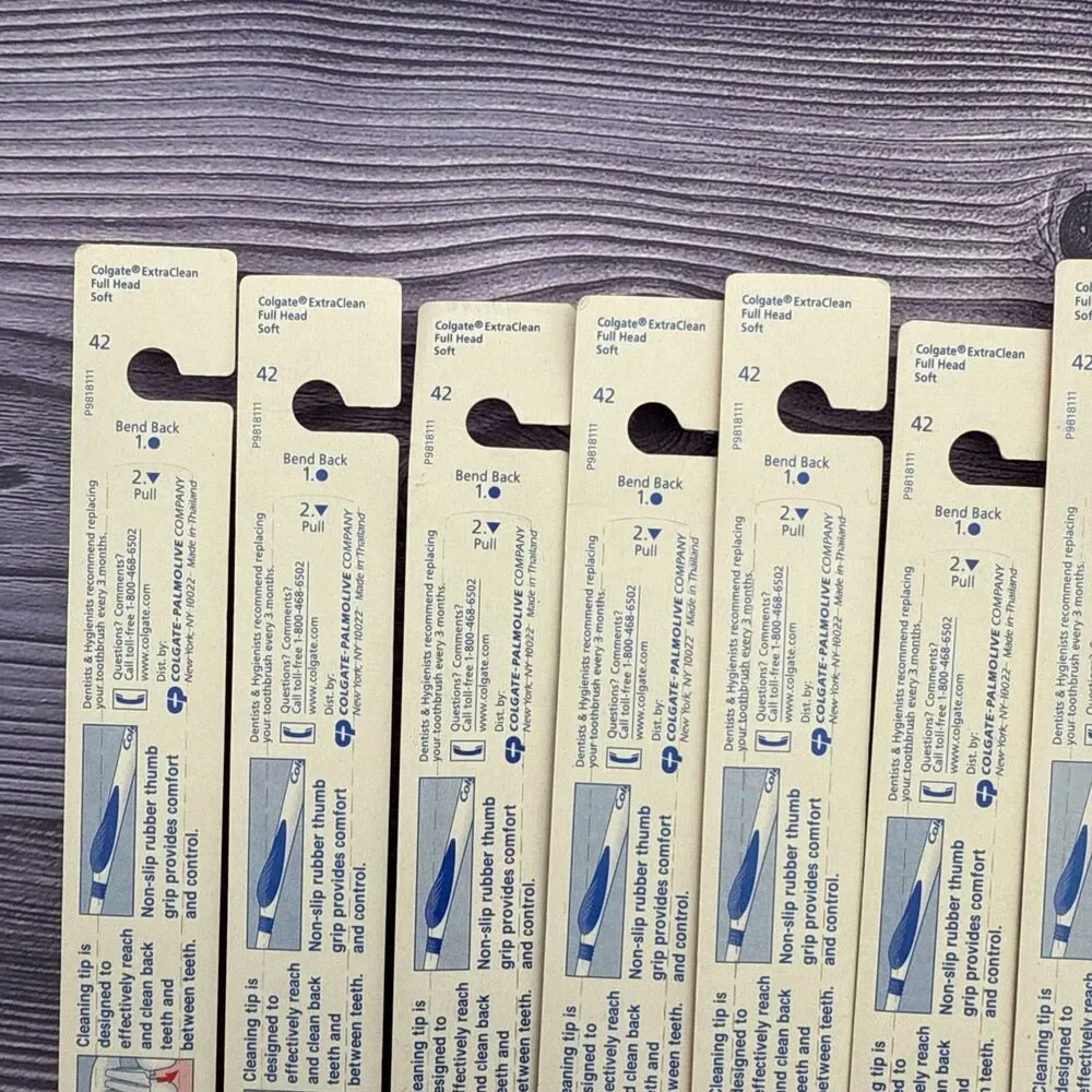 10 Colgate Toothbrush Extra Clean Soft Full Head 42 Cleaning Tip + Non-Slip Grip